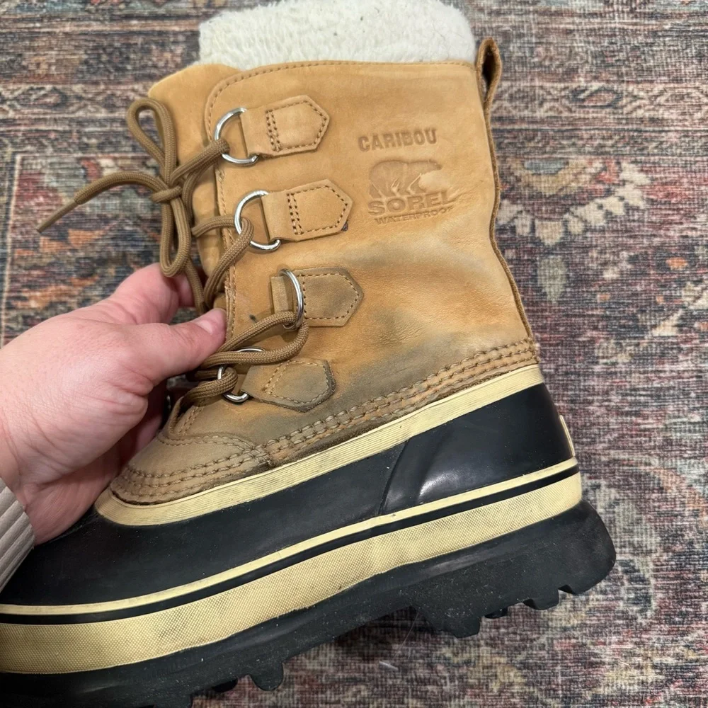 Sorel Caribou Waterproof Winter Boots 6 *flaw*